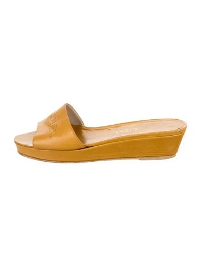 Pre-owned Chanel Vintage Leather Slides In Neutrals