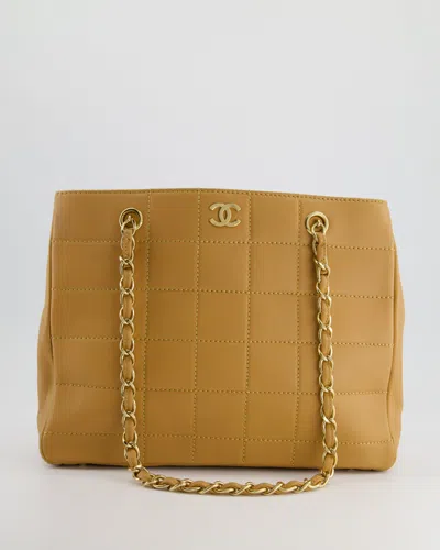 Pre-owned Chanel Vintage Stitched Shoulder Bag In Lambskin Leather With Champagne Gold Hardware In Beige