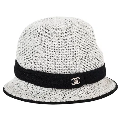 Pre-owned Chanel White & Black Cotton Tweed Turnlock Cloche Hat 57