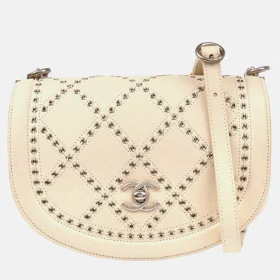 Pre-owned Chanel White Calfskin Coco Eyelets Round Flap Shoulder Bag