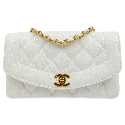Pre-owned Chanel White Caviar Leather Small Diana Gold Hardware Shoulder Flap Bag