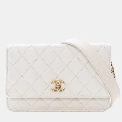 Pre-owned Chanel White Caviar Twist Your Buttons Wallet On Chain (woc)