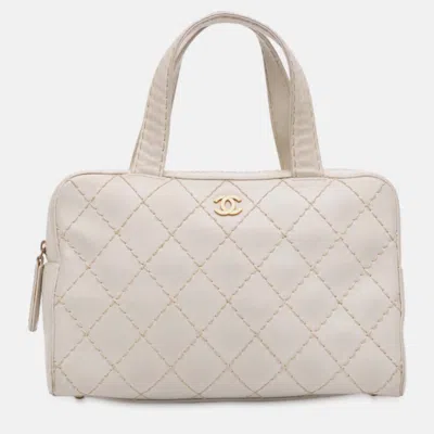 Pre-owned Chanel White Cc Lambskin Wild Stitch Handbag