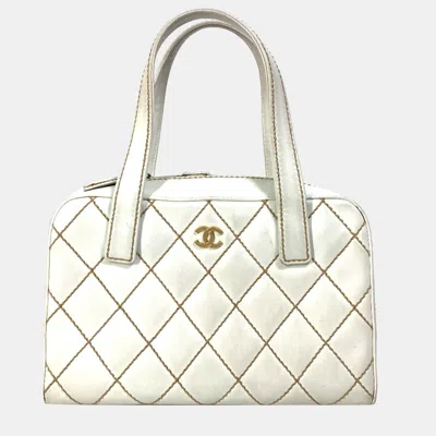 Pre-owned Chanel White Cc Mark Bag Vintage Mini Duffle Bag