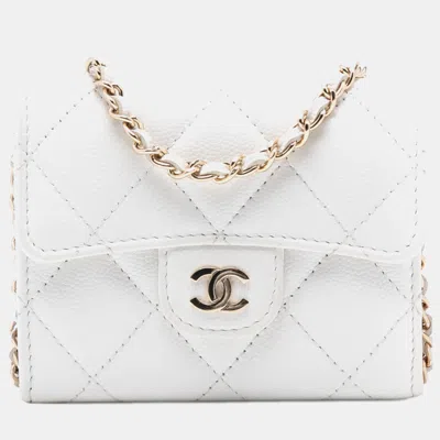 Pre-owned Chanel White Cc Quilted Caviar Flap Card Holder With Chain