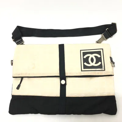 Pre-owned Chanel White Cloth Shoulder Bag ()
