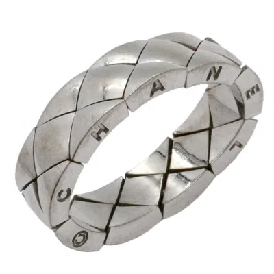 Pre-owned Chanel White Gold (18k) Band Ring ()