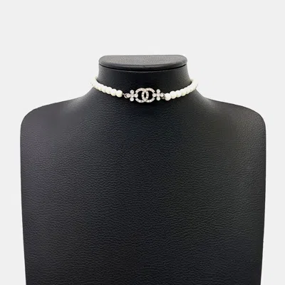 Pre-owned Chanel White Gold-tone Metal Faux Pearl And Crystal Cc Choker Necklace In Multicolor
