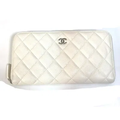 Pre-owned Chanel White Grained Calfskin Long Wallet (bi-fold) ()