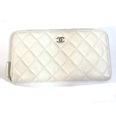 Pre-owned Chanel White Grained Calfskin Long Wallet (bi-fold) ()