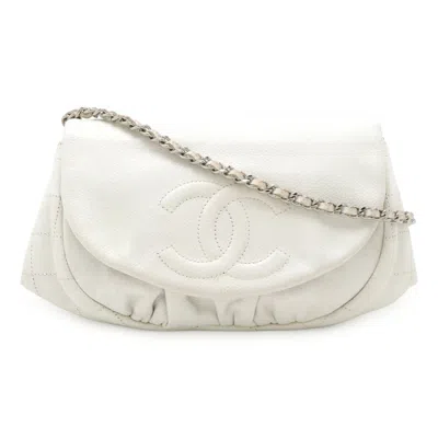 Pre-owned Chanel White Grained Calfskin Pochette Shoulder Bag ()