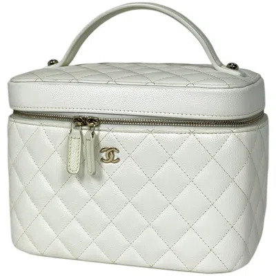Pre-owned Chanel White Grained Calfskin Pouch Vanity Bag ()