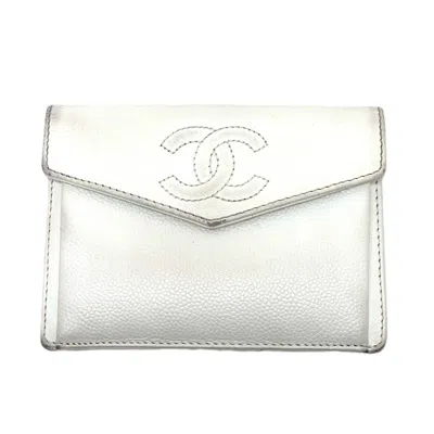 Pre-owned Chanel White Grained Calfskin Wallet (bi-fold) ()