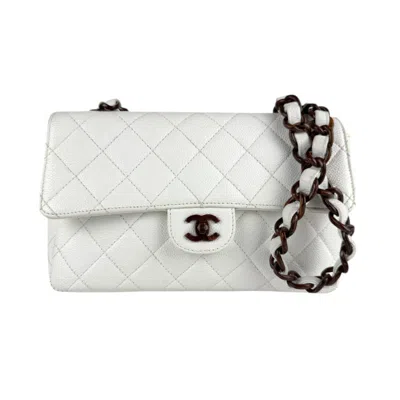 Pre-owned Chanel White Grained Calfskin Wood Shoulder Bag ()