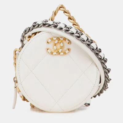 Pre-owned Chanel White Lambskin 19 Round Clutch With Chain