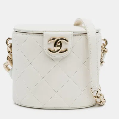 Pre-owned Chanel White Lambskin Cc Elegant Chain Vanity Case