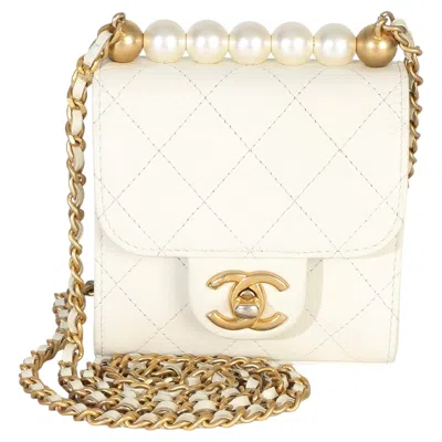 Pre-owned Chanel White Lambskin Quilted Chic Pearls Clutch On Chain