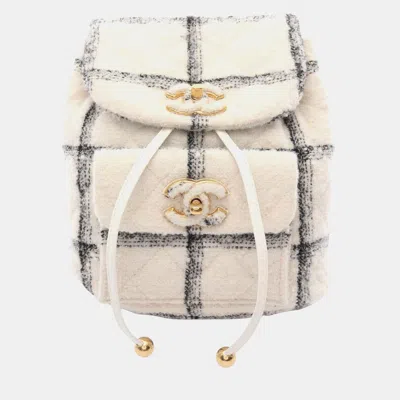 Pre-owned Chanel White Large Quilted Wool Duma Drawstring Backpack