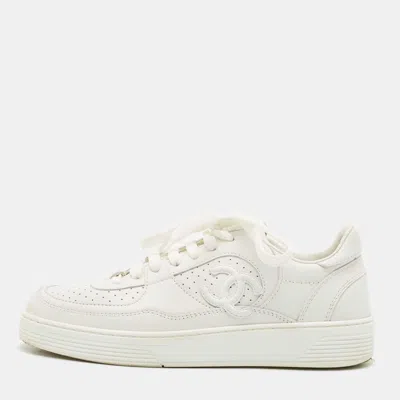 Pre-owned Chanel White Leather Cc Low Top Sneakers Size 36.5
