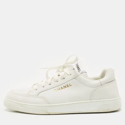 Pre-owned Chanel White Leather Cc Low Top Sneakers Size 38.5