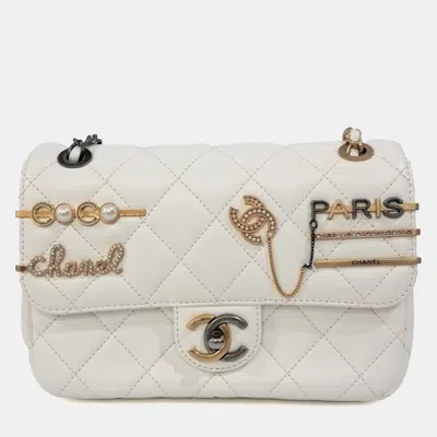 Pre-owned Chanel White Leather Charm Shoulder Bag Small
