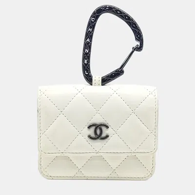 Pre-owned Chanel White Leather Jewel Hook Clip Card Holder
