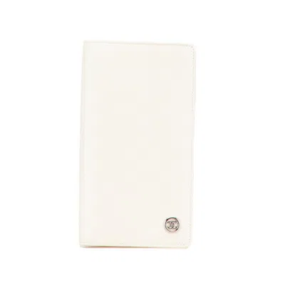 Pre-owned Chanel White Leather Long Wallet (bi-fold) ()