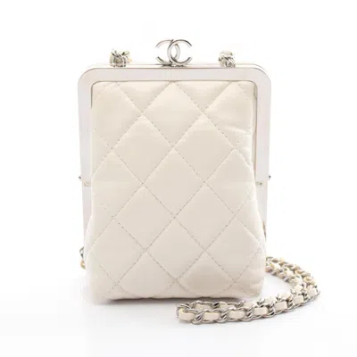 Pre-owned Chanel White Leather Plastic Shoulder Bag ()