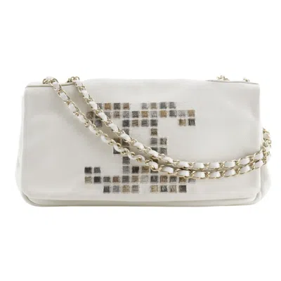 Pre-owned Chanel White Leather Shoulder Bag ()