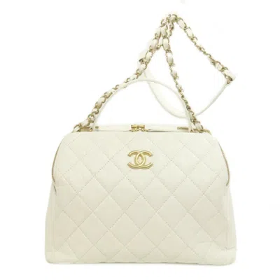 Pre-owned Chanel White Leather Shoulder Bag ()