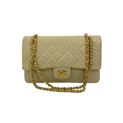 Pre-owned Chanel White Leather Shoulder Bag ()