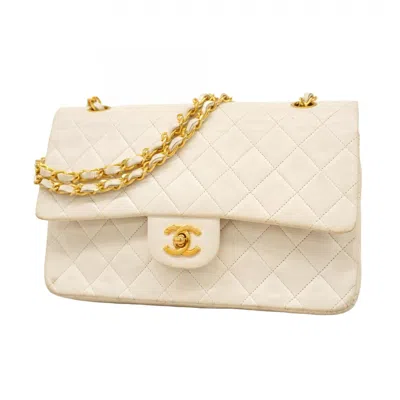 Pre-owned Chanel White Leather Shoulder Bag ()