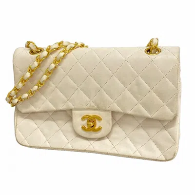 Pre-owned Chanel White Leather Shoulder Bag ()