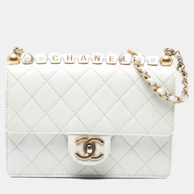 Pre-owned Chanel White Medium Lambskin Chic Pearls Flap