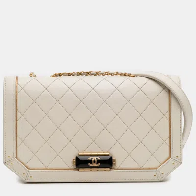 Pre-owned Chanel White Medium Quilted Calfskin Octagon Cc Clasp Flap