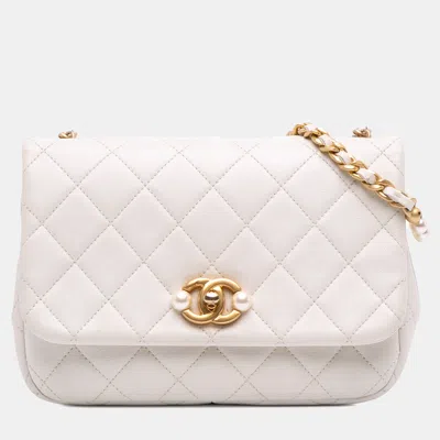 Pre-owned Chanel White Mini Glazed Calfskin Pearl Side Flap