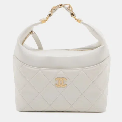 Pre-owned Chanel White Quilted Calfskin Close To Me Hobo