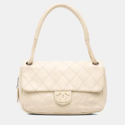Pre-owned Chanel White Quilted Calfskin Expandable Zip Yacht Flap