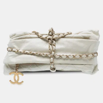 Pre-owned Chanel White Quilted Calfskin Midnight Swim Baluchon Bag