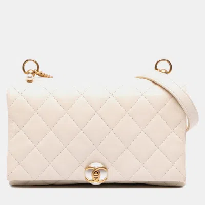 Pre-owned Chanel White Quilted Calfskin Pearl Cc Accordion Flap