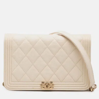 Pre-owned Chanel White Quilted Caviar Boy Wallet On Chain