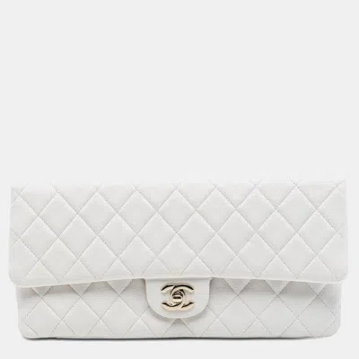 Pre-owned Chanel White Quilted Caviar East West Flap Clutch
