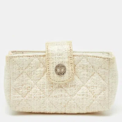 Pre-owned Chanel White Quilted Coated Tweed Cc Phone Holder Pouch