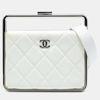 Pre-owned Chanel White Quilted Lambskin Metal Bar Convertible Clutch