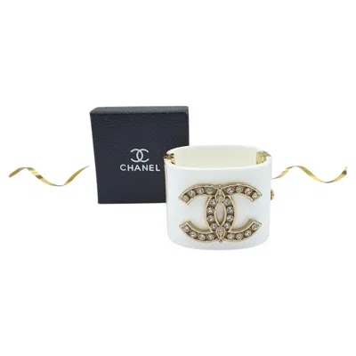 Pre-owned Chanel White Resin Cc Logo Cuff Bracelet, Gold-tone, Rhinestones, 2022