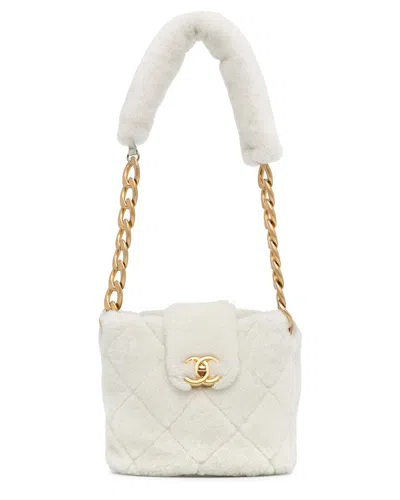 Pre-owned Chanel White Shearling Cc Shoulder Bag (authentic Pre-loved)