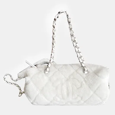 Pre-owned Chanel White Shearling Ski Collection Bucket Bag