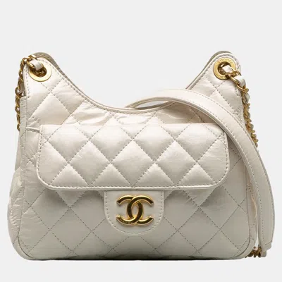 Pre-owned Chanel White Small Cc Crumpled Calfskin Wavy Hobo