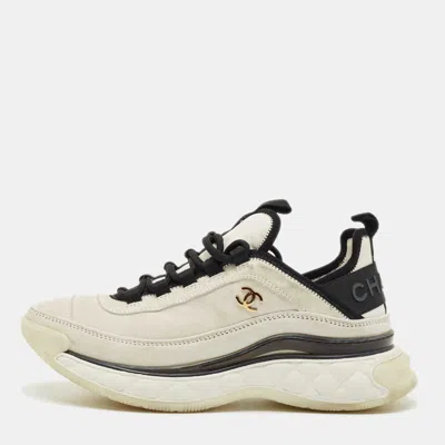 Pre-owned Chanel White Suede And Leather Cc Low Top Sneakers Size 38