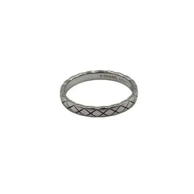 Pre-owned Chanel White White Gold (18k) Band Ring ()